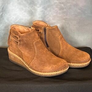 Born Viana Suede Ankle Wedge Booties Distressed Suede Women's Size 9.5 M